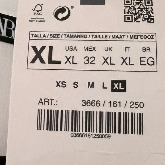 White Draped Top Figure Flattering Style NWT Size XL - Picture 4 of 8